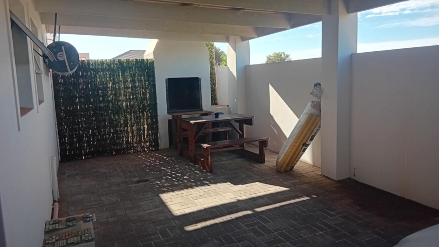 5 Bedroom Property for Sale in Bluewater Bay Western Cape